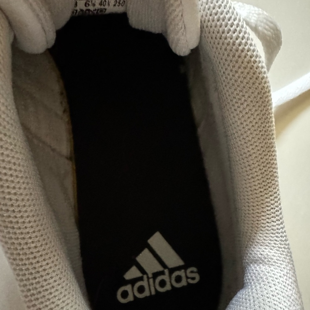 Woman’s size 7 1/2 Adidas Cloud White/Core Black/Flash Orange tennis shoe 👟 💥 - Picture 9 of 10